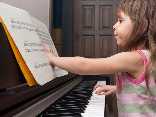 Những kinh nghiệm bổ ích khi mua đàn Piano điện cho bé
