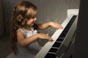 Làm thế nào để giúp bé học đàn Piano điện hiệu quả?