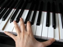 Tìm nơi dạy Piano cho người lớn tuổi tại nhà