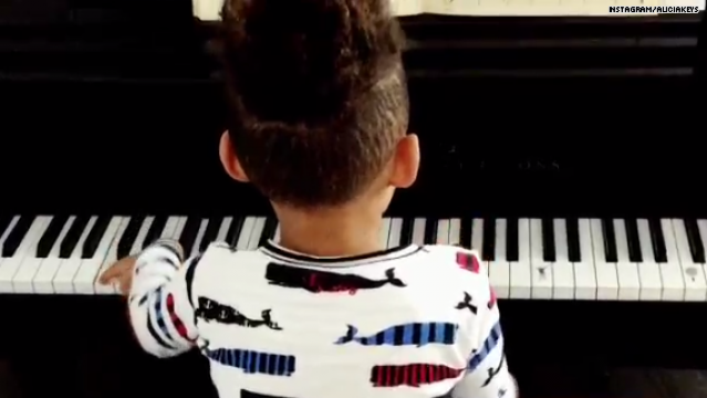 Tại sao nên cho trẻ học đàn Piano điện sớm?